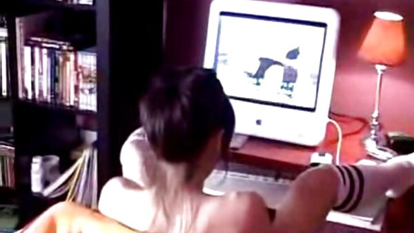 یک معلم کالج دانش آموز نوجوان شلخته خود مندی اسکای را اغوا می فیلم سکسالکسیس کند
